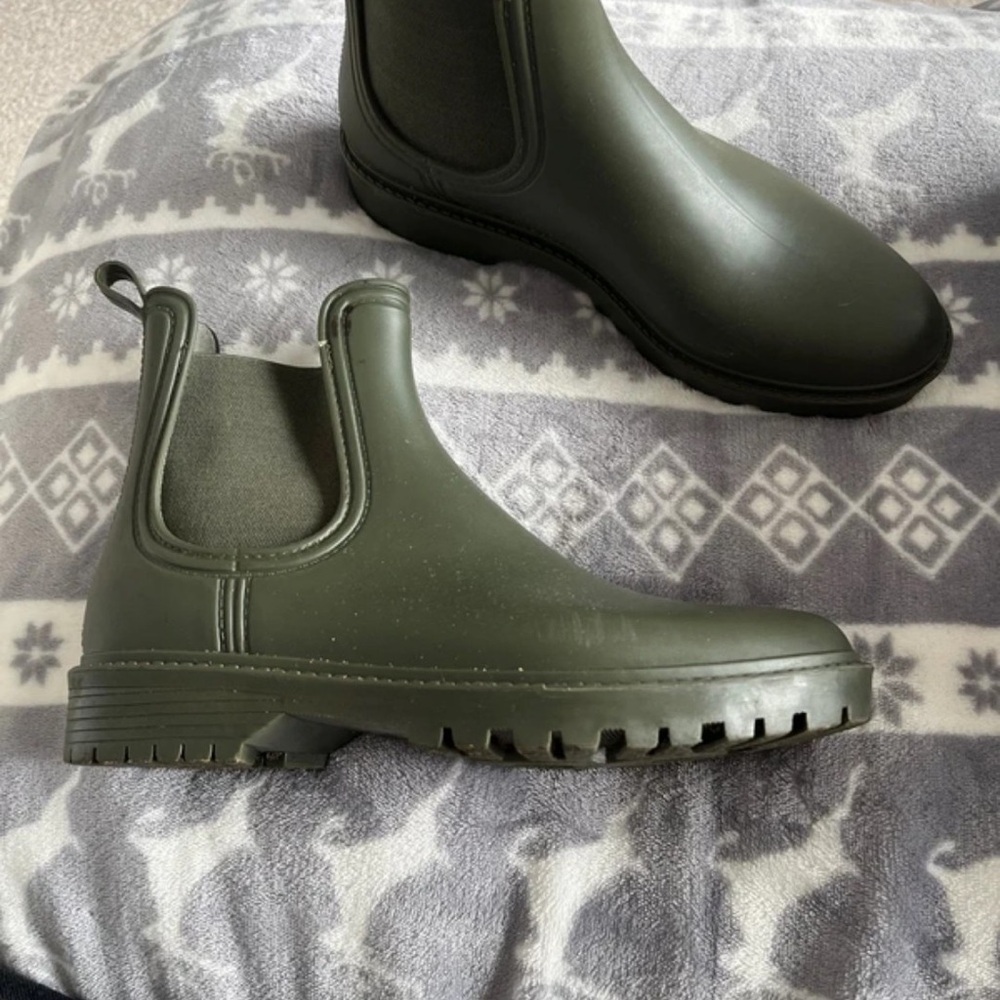 Stylish Women's Green Winter & Rain Boots